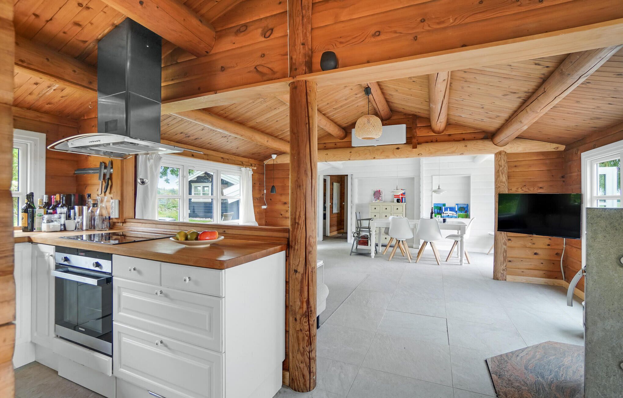 Fridge, oven, dishwasher, coffee/tea maker