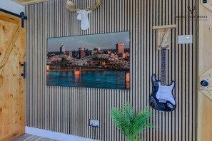 Interior - Luxe King Studio w/ Amazing View ~ Free Parking & WiFi (Memphis)
