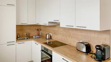 Kühlschrank, Herdplatte, Geschirrspüler