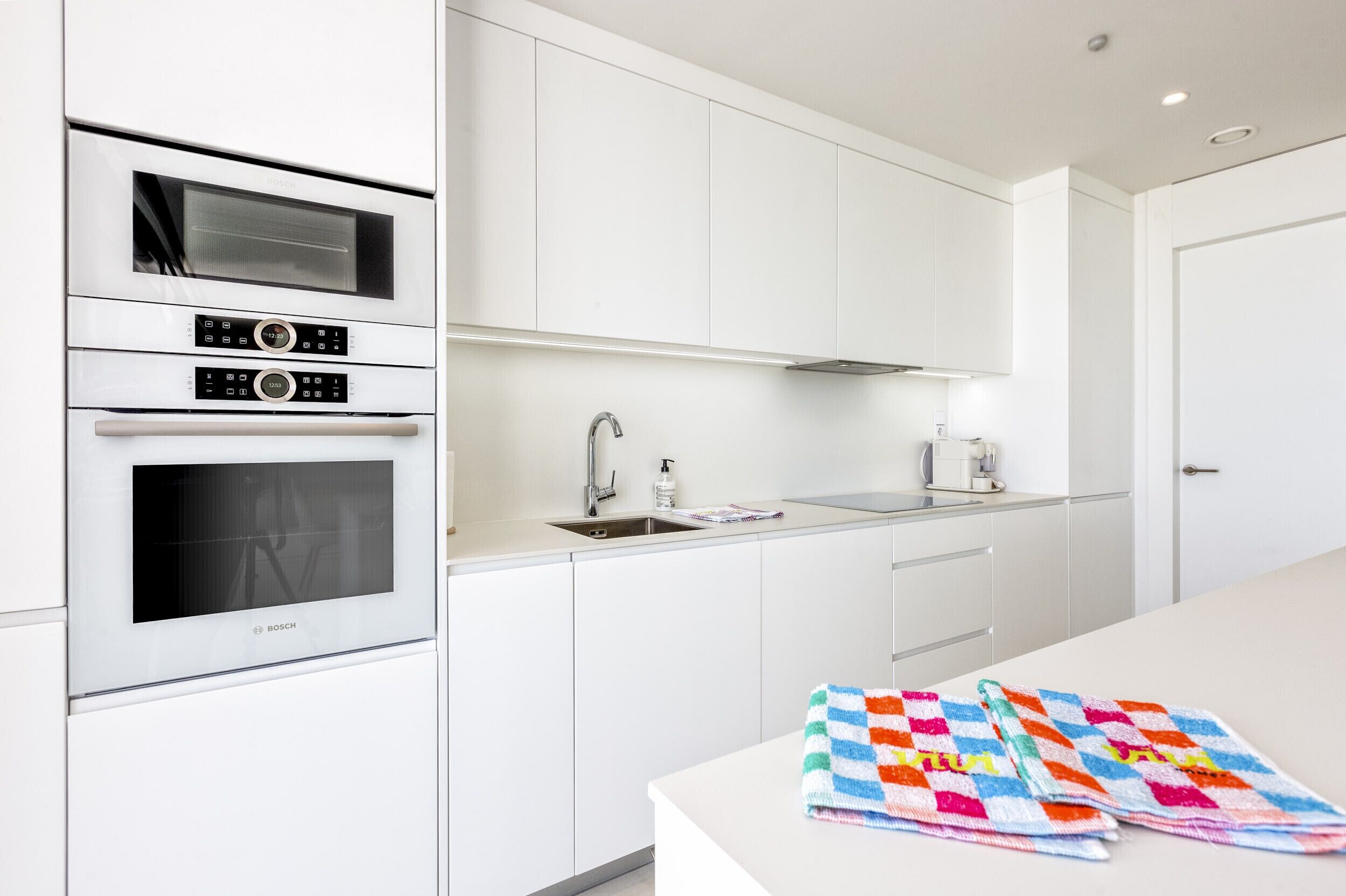 Réfrigérateur, micro-ondes, four, lave-vaisselle