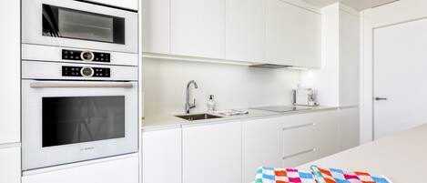 Réfrigérateur, micro-ondes, four, lave-vaisselle