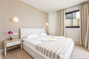 3 bedrooms, in-room safe, free WiFi, bed sheets