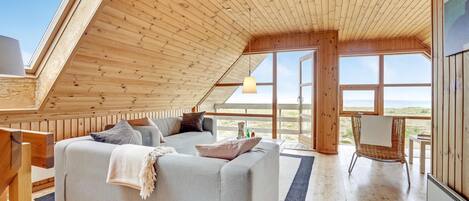 Fernseher, Kamin, DVD-Player