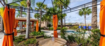 Spacious modern home with private arcade pool & spa