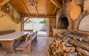 Outdoor dining - Gorgeous apartment in Kakma with swimming pool (Kakma)