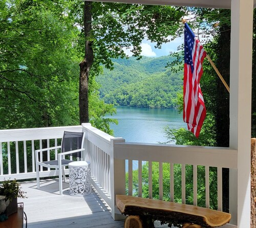 Nantahala Lakeview, Wi-fi, Pet friendly*, firepit, pool table, hiking-boating
