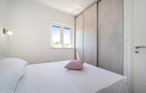 2 chambres, fer et planche à repasser, lit parapluie, Wi-Fi gratuit