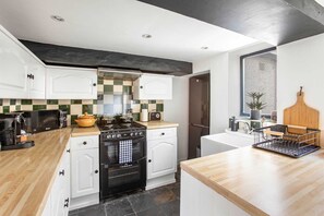 Ferienhaus | Eigene Küche | Kühlschrank, Mikrowelle, Ofen, Herdplatte