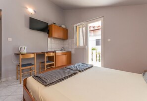 Free WiFi, bed sheets