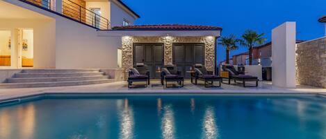 Outdoor pool, a heated pool