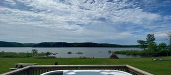 Beaver Lake+Backyard Swimming+Waterfront+Hot Tub