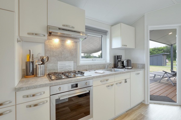 Fridge, stovetop, dishwasher, coffee/tea maker