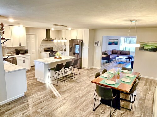 Entire home remodeled & 1 mile to Kenai River & 1/2 block to Peninsula Hospital