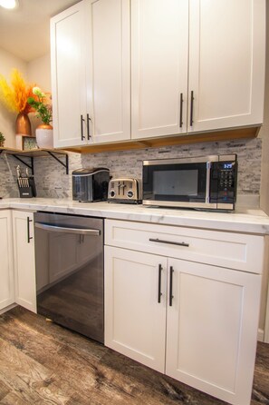 Coffee/tea maker, fridge, microwave, oven
