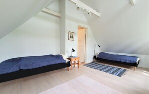 2 bedrooms, travel cot, free WiFi - Nice home in Munka-Ljungby with WiFi (Munka-Ljungby)