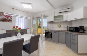 Køleskab, ovn, kogeplade, opvaskemaskine