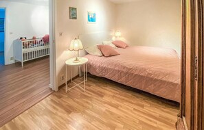 4 quartos, berço de viagem, Wi-Fi de cortesia, roupa de cama