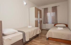 4 dormitorios, cuna de viaje, wifi gratis y ropa de cama