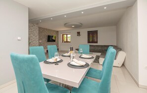 Dining - Amazing home in Vinjani donji (Vinjani donji)