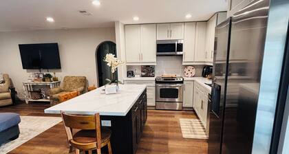 Fully renovated desert oasis just miles from the lake