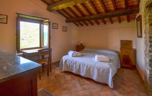 2 bedrooms, travel crib, free WiFi