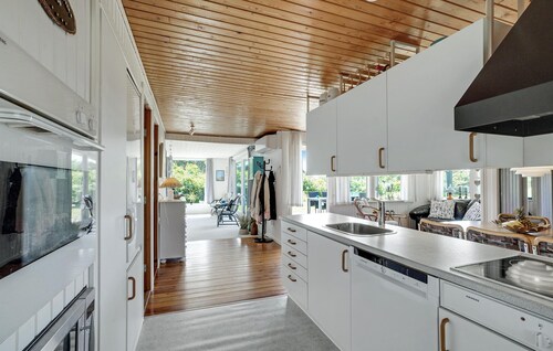 Beautiful home in Spøttrup with kitchen