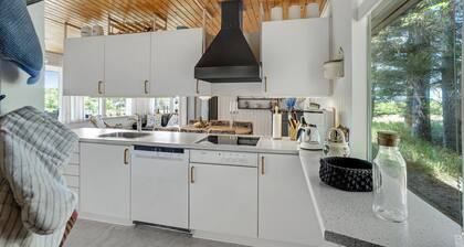 Beautiful home in Spøttrup with kitchen