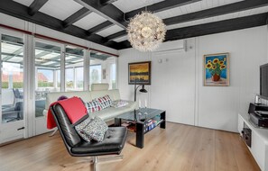 Smart TV, fireplace, DVD player - Beautiful home in Hejls with WiFi (Hejls)