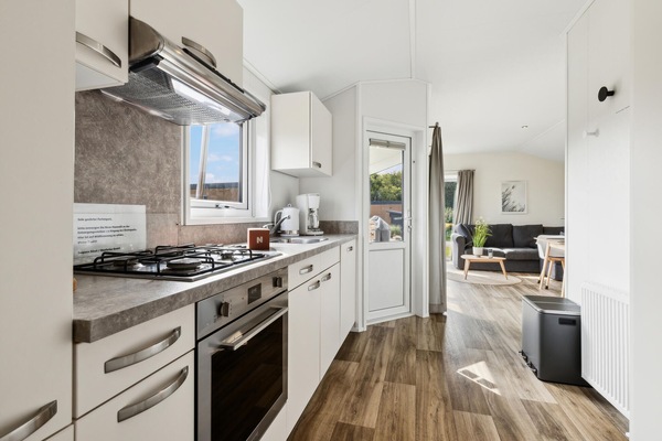 Frigorifero, piano cottura, lavastoviglie, macchina per tè/caffè