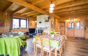 Smart TV, ping pong, stereo - Lovely home in Miechucino with WiFi (Miechucino)