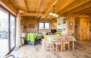 Smart TV, ping pong, stereo - Lovely home in Miechucino with WiFi (Miechucino)