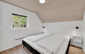 6 bedrooms, travel cot, free WiFi