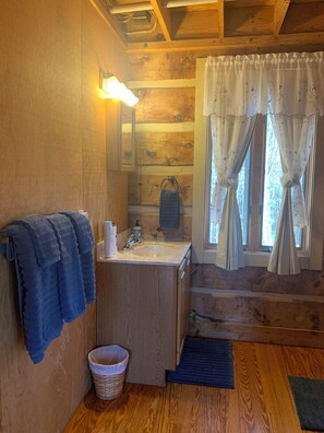 تجهيزات دش، مجففات شعر، مناشف، صابون