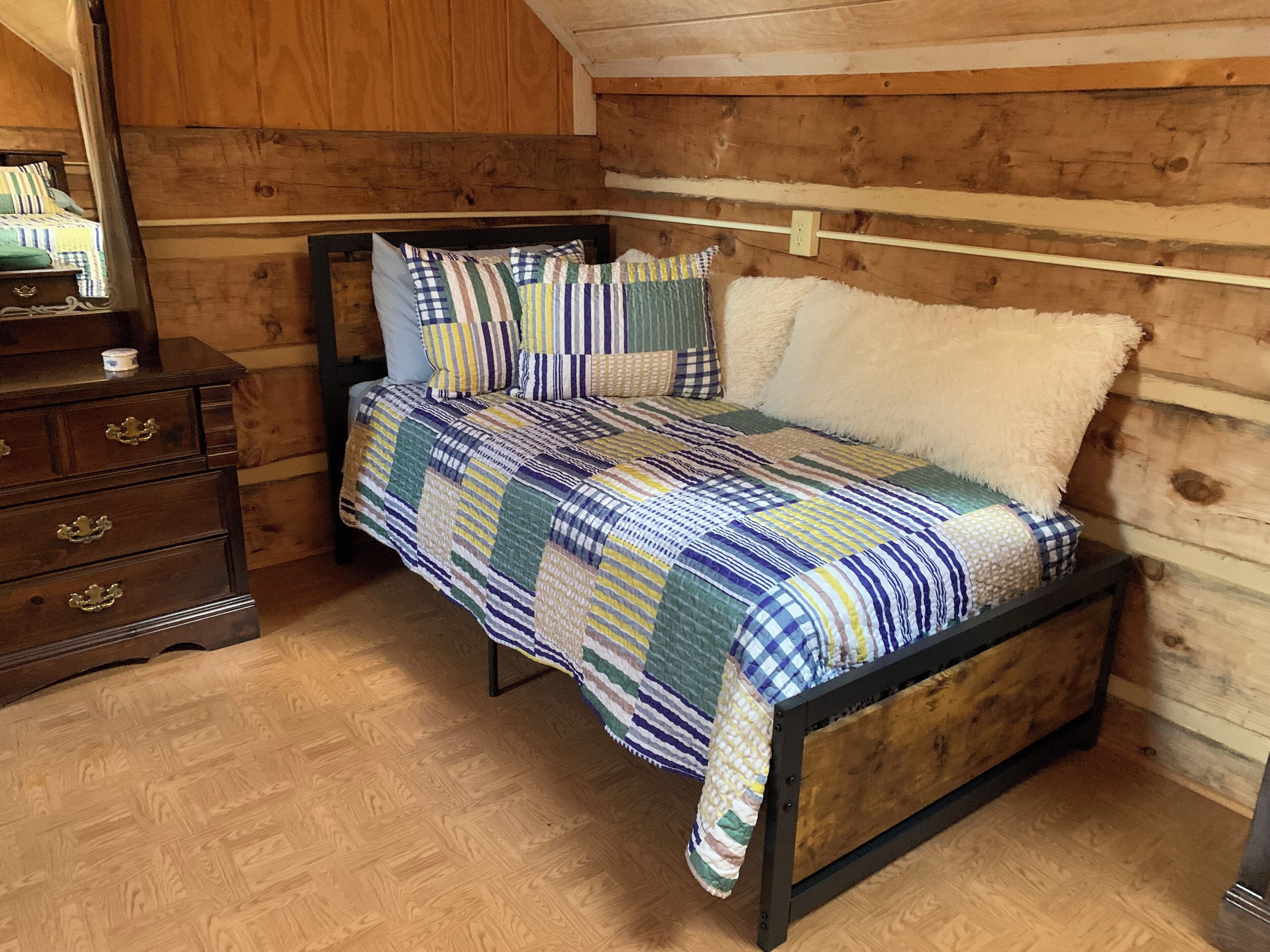 1 habitación, tabla de planchar con plancha, wifi gratis y ropa de cama 