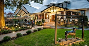 المنشأة من الخارج