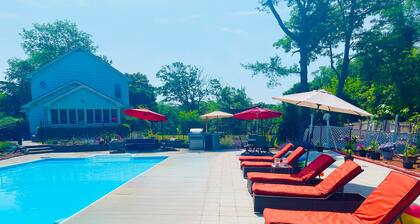 Beautiful 2bedroom w Pool close to the beach and Southampton Village