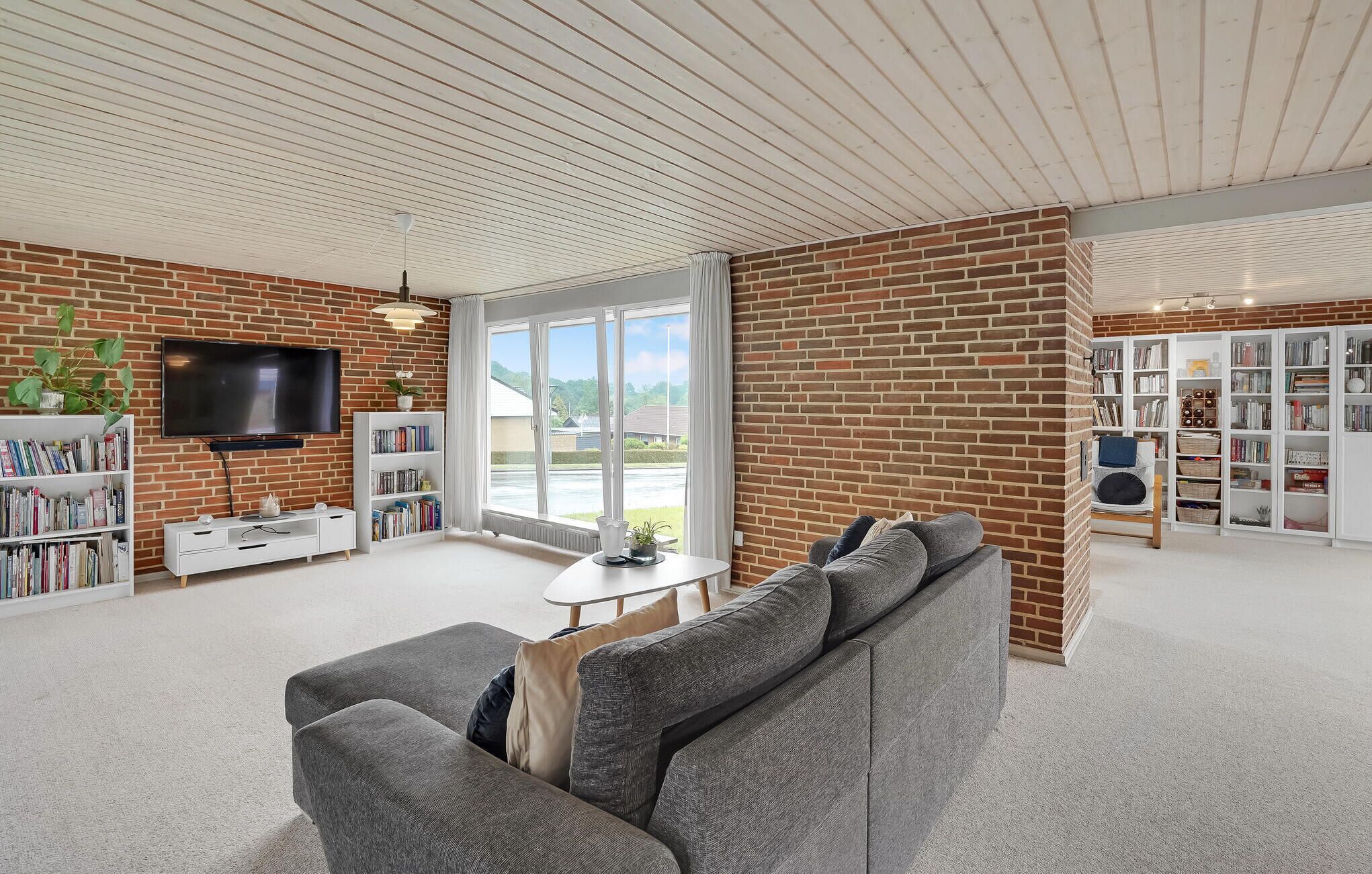 Télévision, table de tennis de table