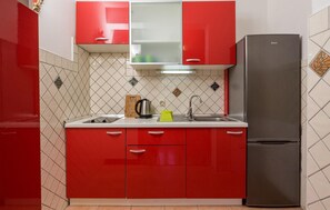 Refrigerador, horno, parrilla de estufa y lavavajillas 