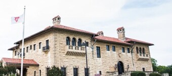 CUTE, QUIET, & COZY Farmhouse - Minutes away from everything in Ponca City! 