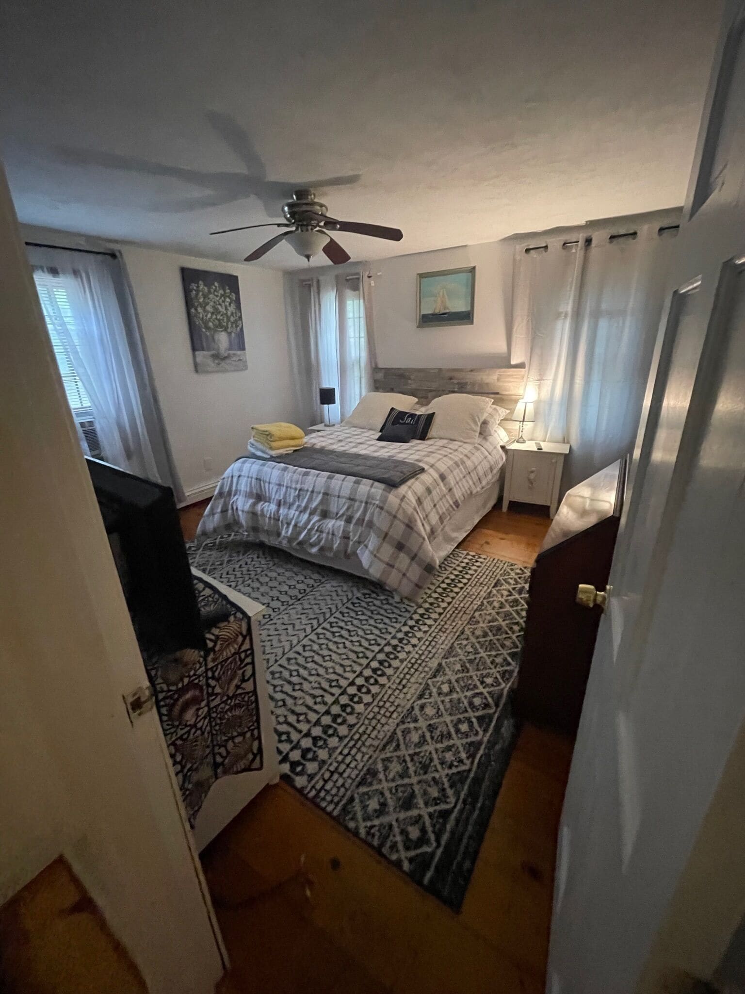 4 bedrooms, desk, iron/ironing board, free WiFi