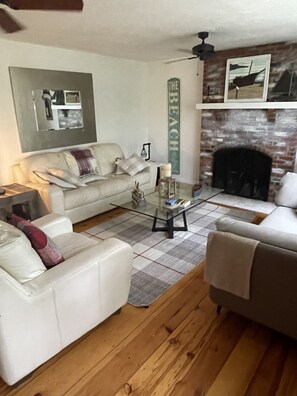 Smart TV, chimenea y impresora