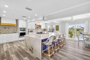 Fridge, microwave, oven, stovetop - INCREDIBLE DEAL FOR MARCH! BOOK TODAY! (Sanibel)