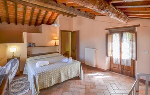 2 Schlafzimmer, Reisekinderbett, kostenloses WLAN, Bettwäsche