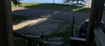 Cozy cottage on Lake Bancroft in Ishpeming, Mi