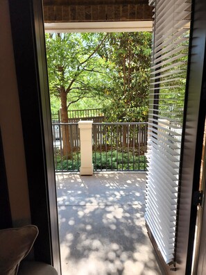 Interior - Hip East Atlanta Apartments (Atlanta)