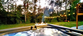 Three Bears Cabin - Unique Four Bedroom Luxury Cabin with Hot Tub!