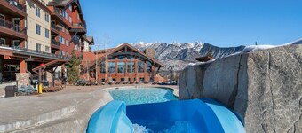 Ski-in Ski-out, Hot Tub & Sauna, Cozy Condo!