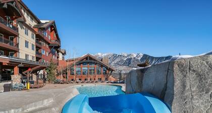 Ski-in Ski-out, Hot Tub & Sauna, Cozy Condo!
