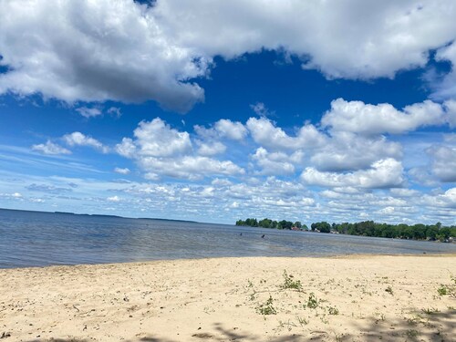 Sunset Lakefront Paradise, 1 bedroom w/balcony