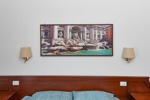 3 camere, una scrivania, ferro/asse da stiro, Wi-Fi gratuito